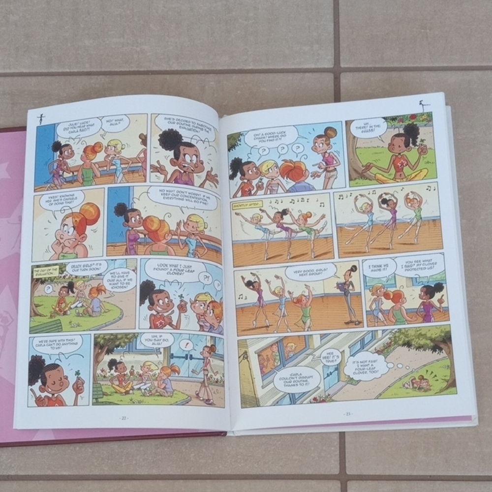 Dance Class & Sisters Graphic Novel Set - Picture 4 of 9